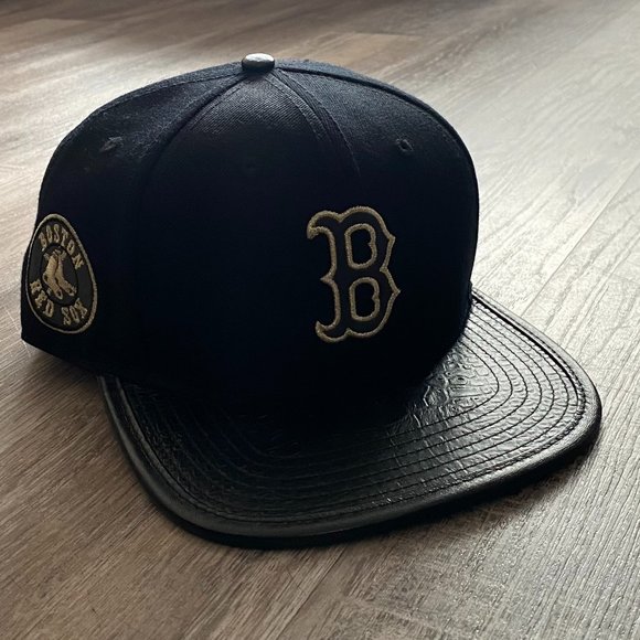 Black Leather Boston Red Sox Snap Back Hat - Picture 1 of 11